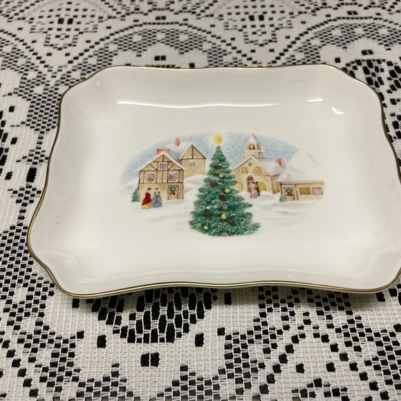 Mikasa bone China Merry Christmas rectangle plate with scalloped gold edges. - Picture 2 of 3